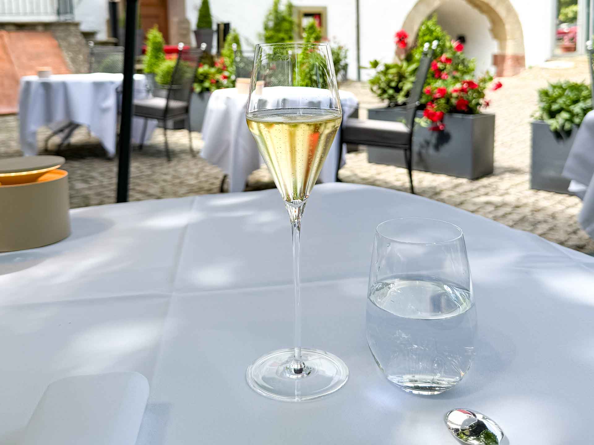 victors-fine-dining-30